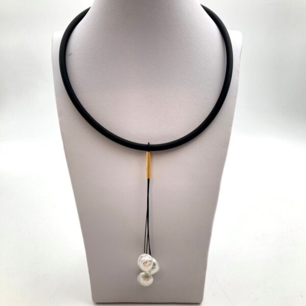 pearl necklace with golden details
