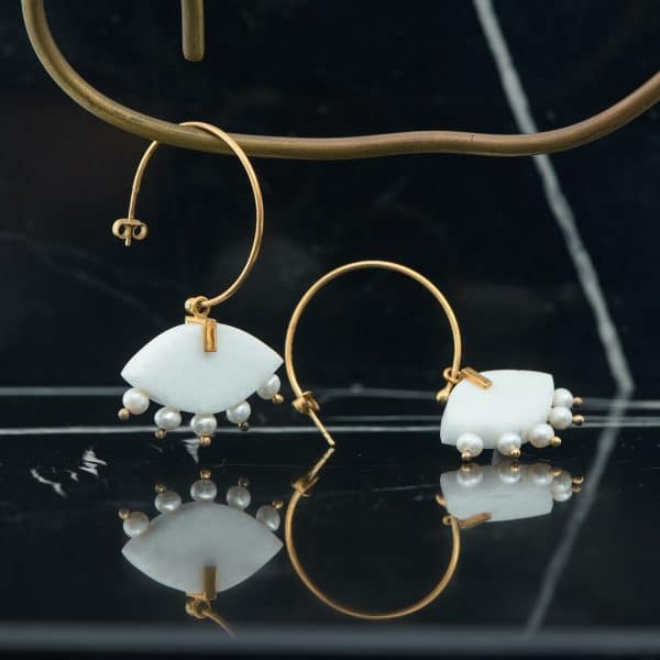 λευκά μαρμάρινα σκουλαρίκια κρίκοι με φυσικές πέρλες - κύκλωπας